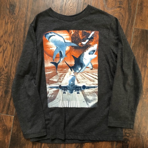 🆕Children’s Place Long Sleeved Shark Tee size 5/6 - Picture 1 of 1